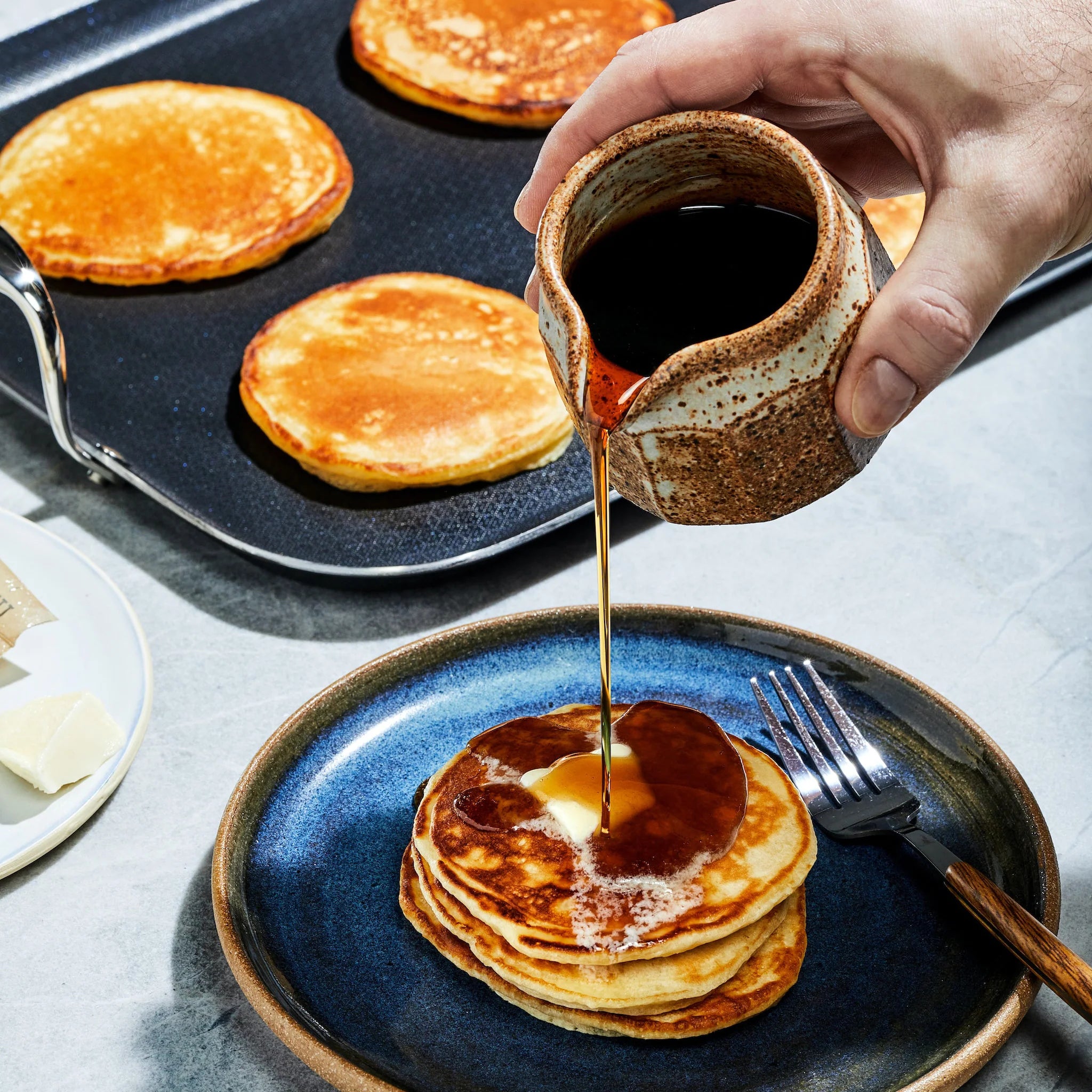 DoubleBurnerGriddlePancakesPouringSyrup_2048x_8d569c2b-2ce7-46ad-8692-356077c4bafc
