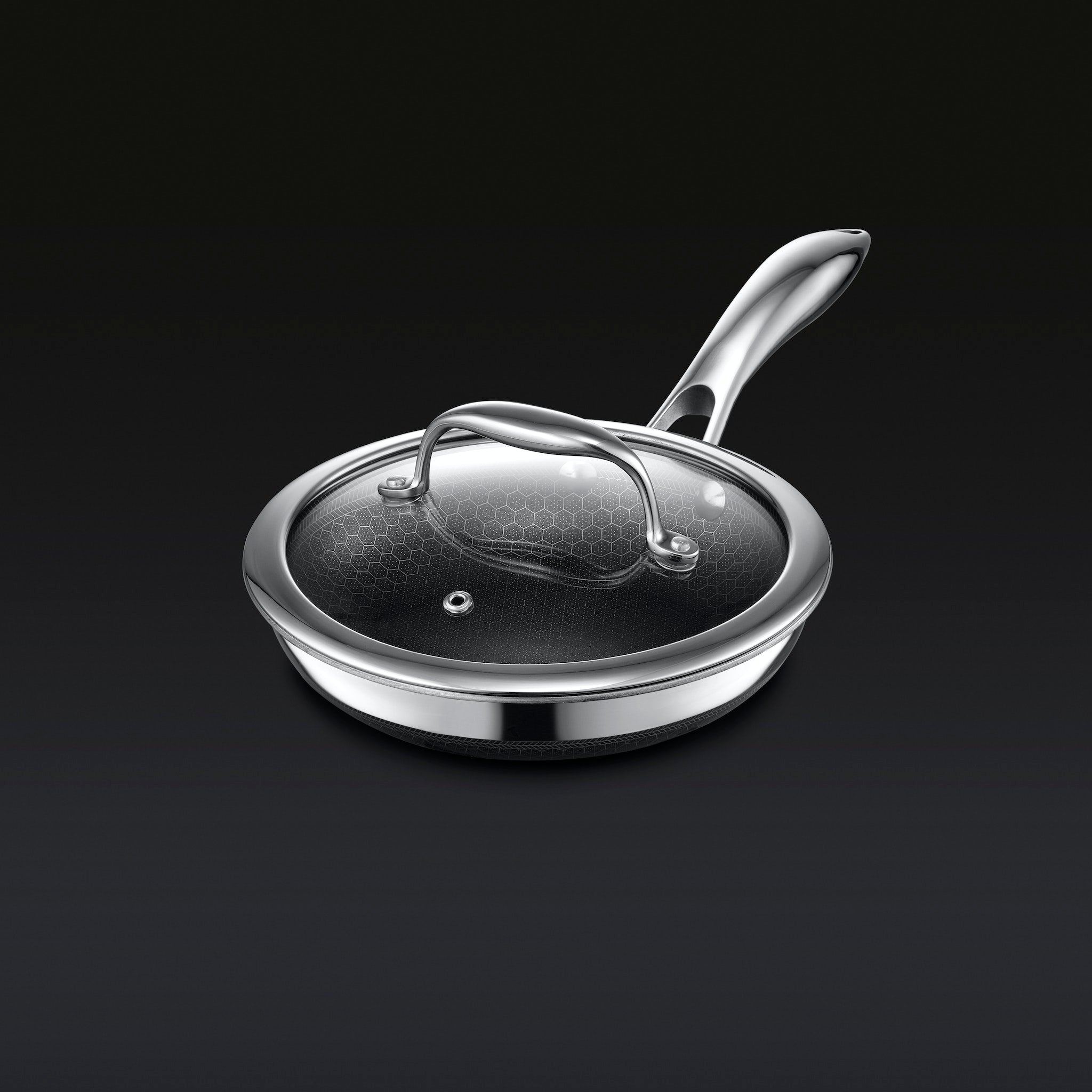 HC_7-7InchLid_OnPan_BLACK