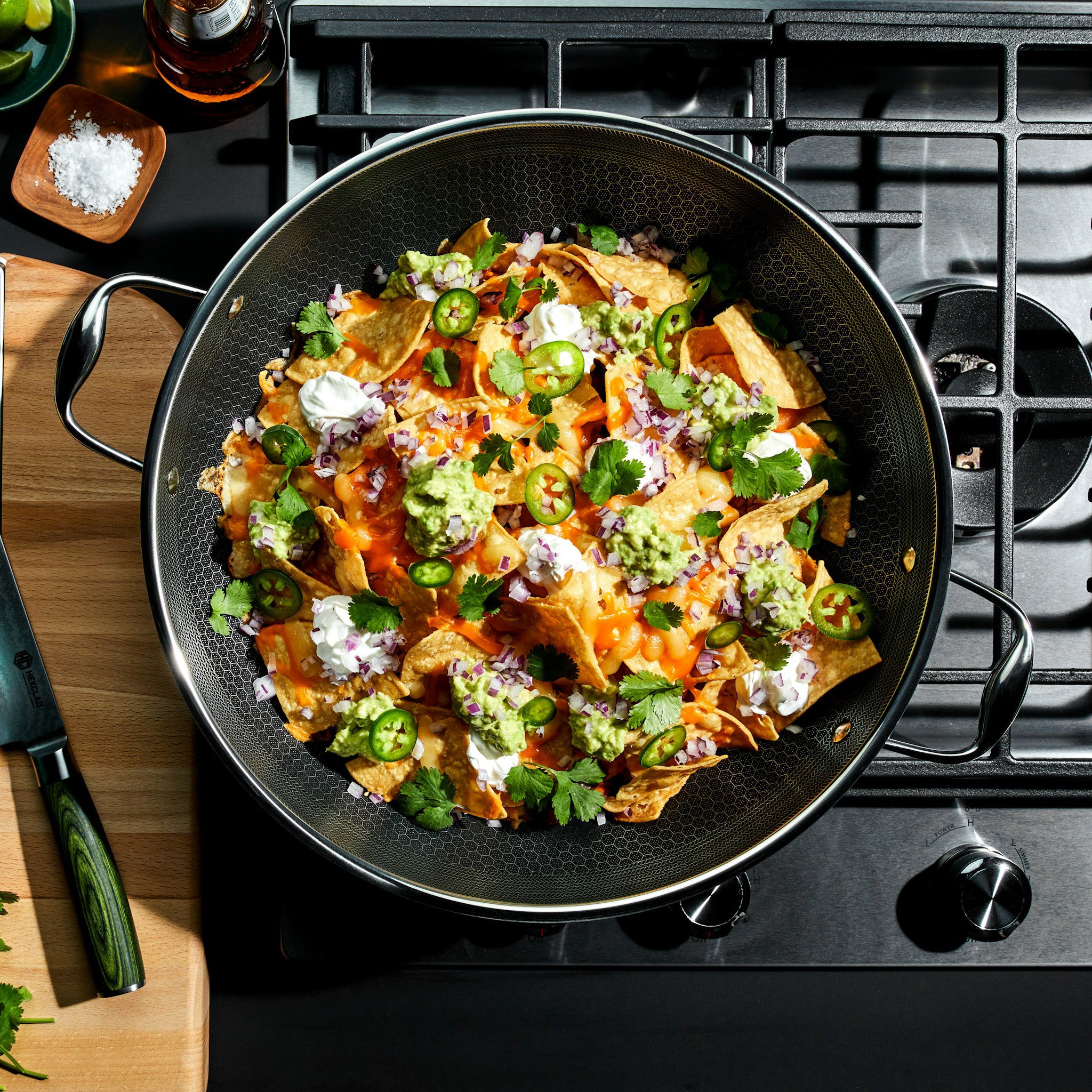 HexClad_14_HybridWok_CWWKLD14-C_ChipotleChickenStoveTopNachos_013024_KF_05_SQUARE