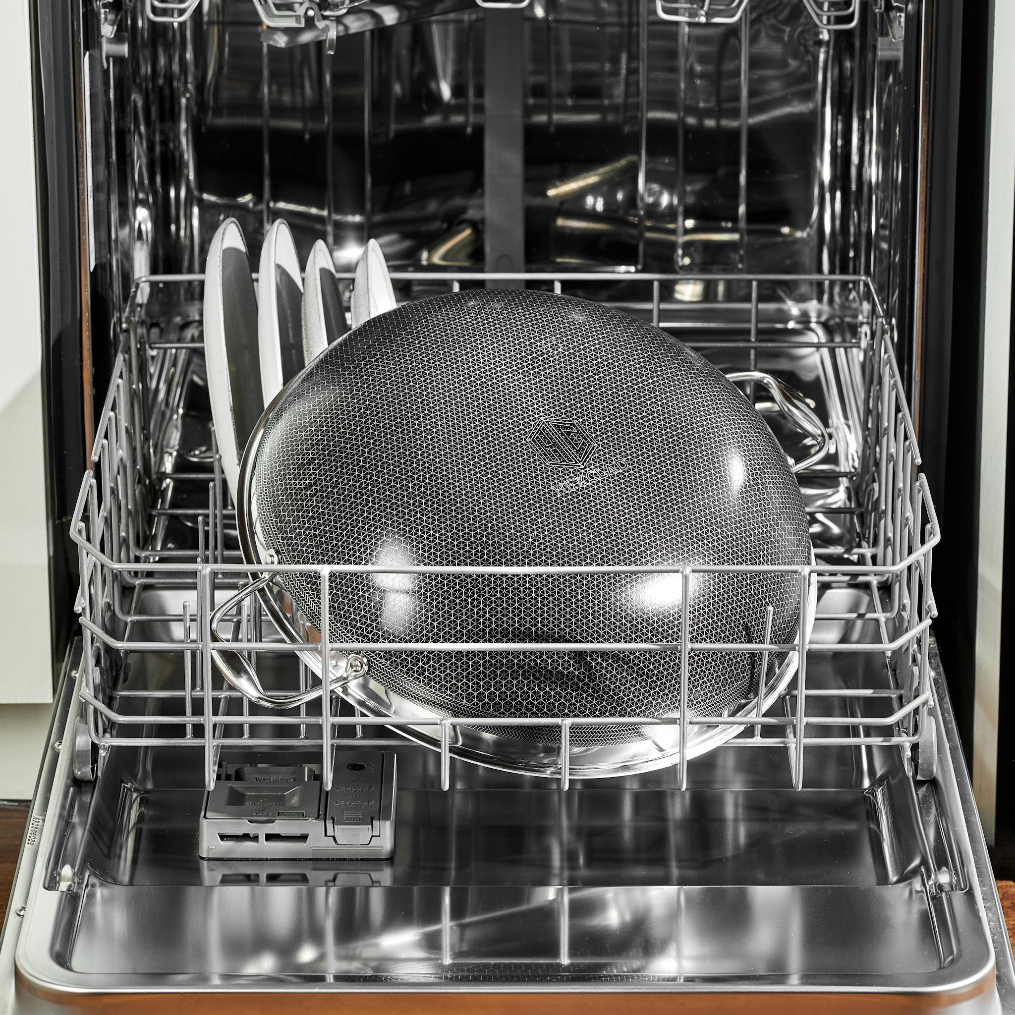 HexClad_14_HybridWok_CWWKLD14-C_Dishwasher_050624_02_SQUARE