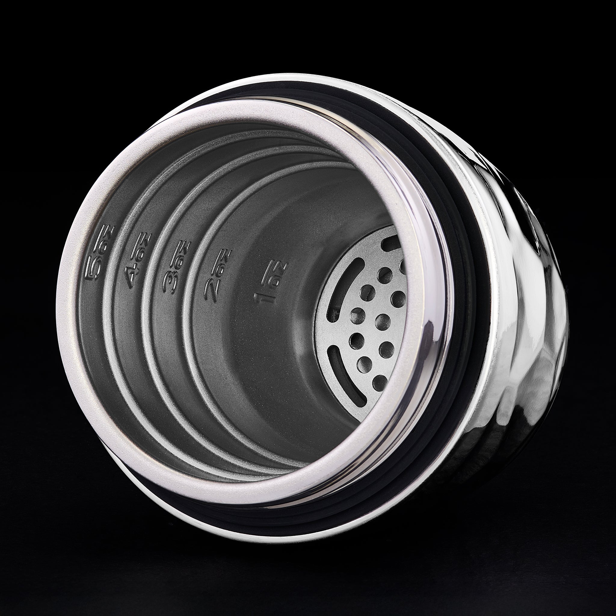 HexClad_CocktailShaker_Chrome_BRCS25-CR_Detail_Lid_Black_1125_CS_16x9_dabb045b-760a-470b-9b36-d6a852a2f7ce