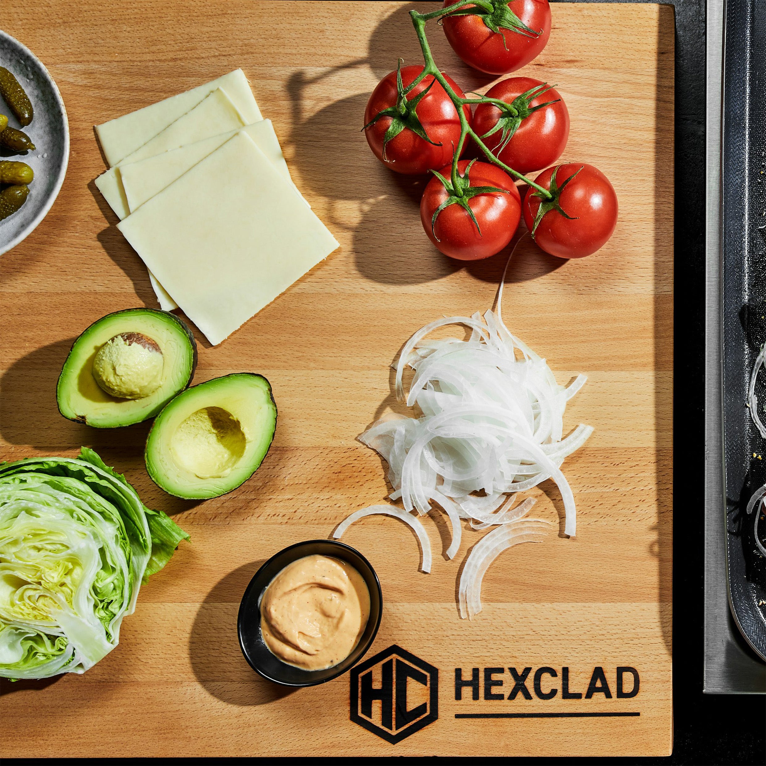 HexClad_DoubleBurnerGriddle_CWGD21-C_CaliforniaBurgerWithSpecialSauce_042224_KF_01_SQUARE