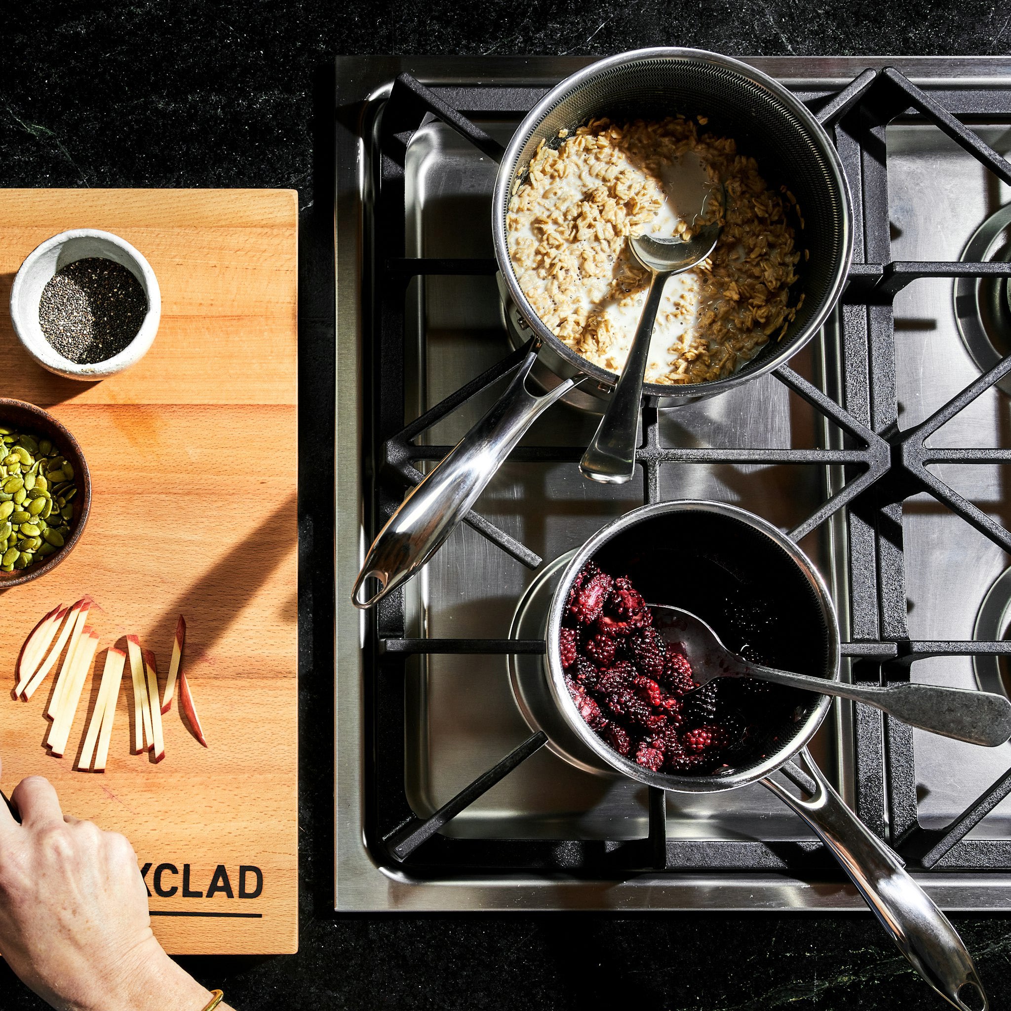 HexClad_Hybrid1QtPot_CWPTLD01-C_AlmondMilkPorridge_041724_KF_02_SQUARE