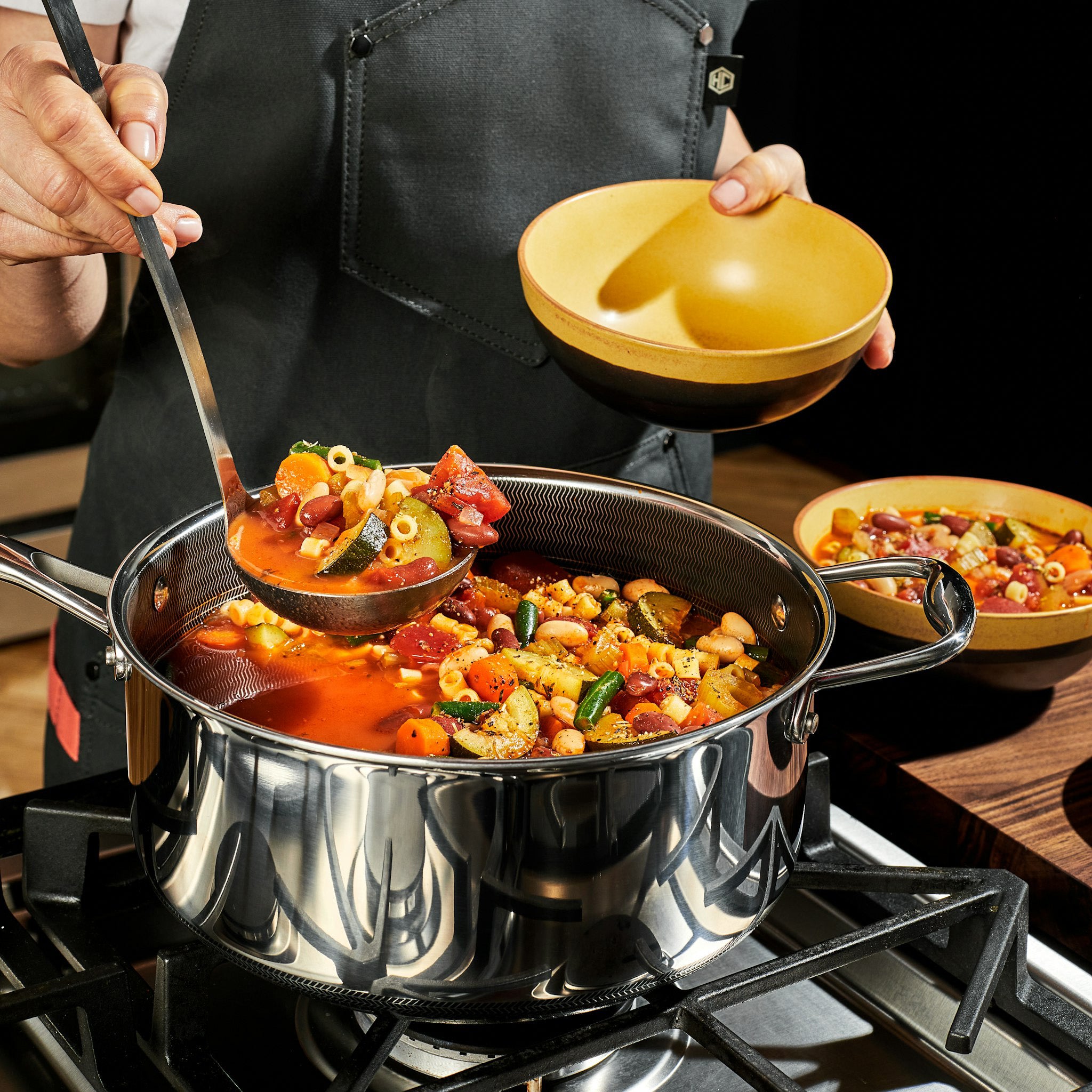 HexClad_Hybrid5QtSaucePan_CWSPLD05-C_050924_KF_04_SQUARE_48b5b254-7669-436c-9de6-2b77f1bf8516