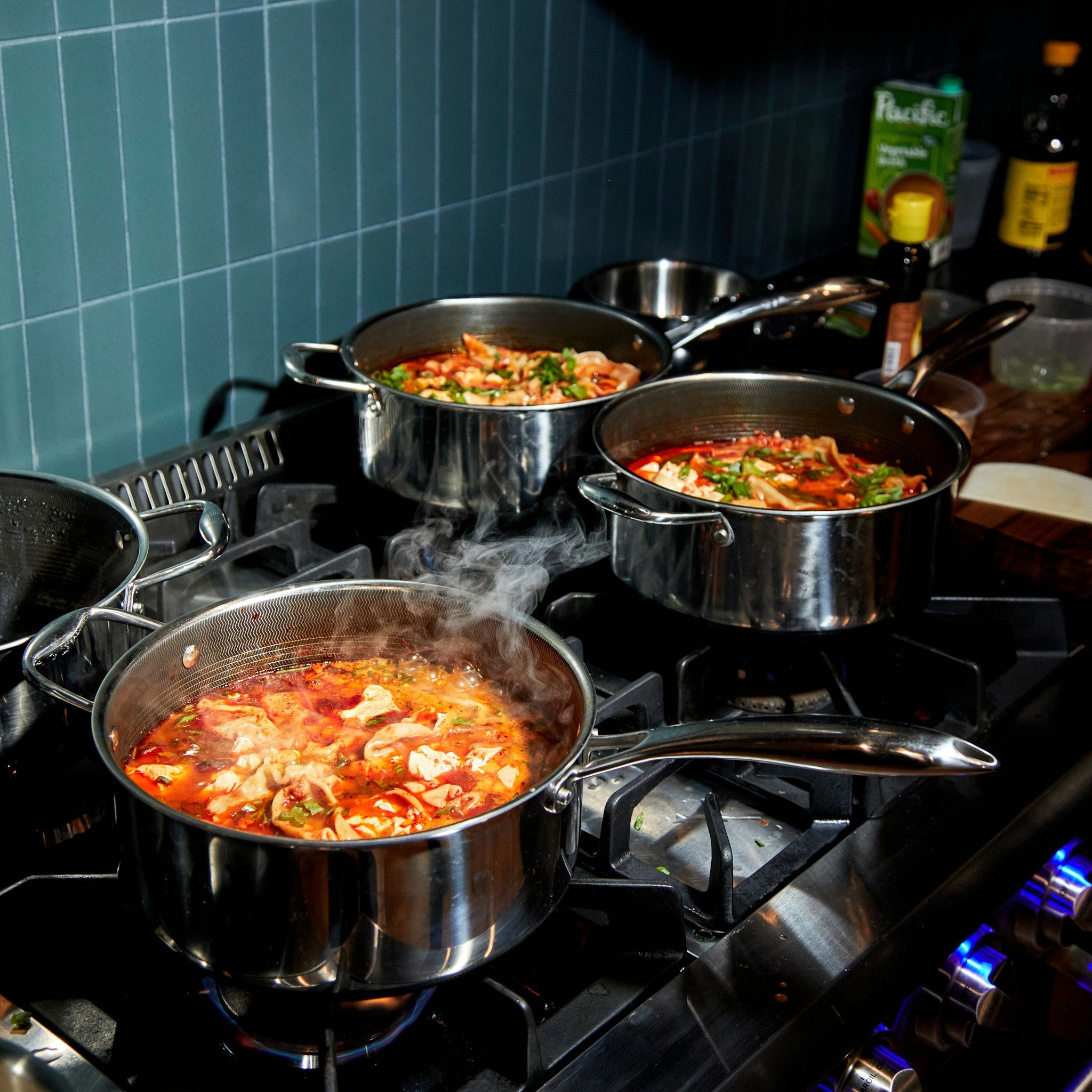 HexClad_Hybrid5QtSaucePan_CWSPLD05-C_AAPISupperClub_051024_KF_01_SQUARE