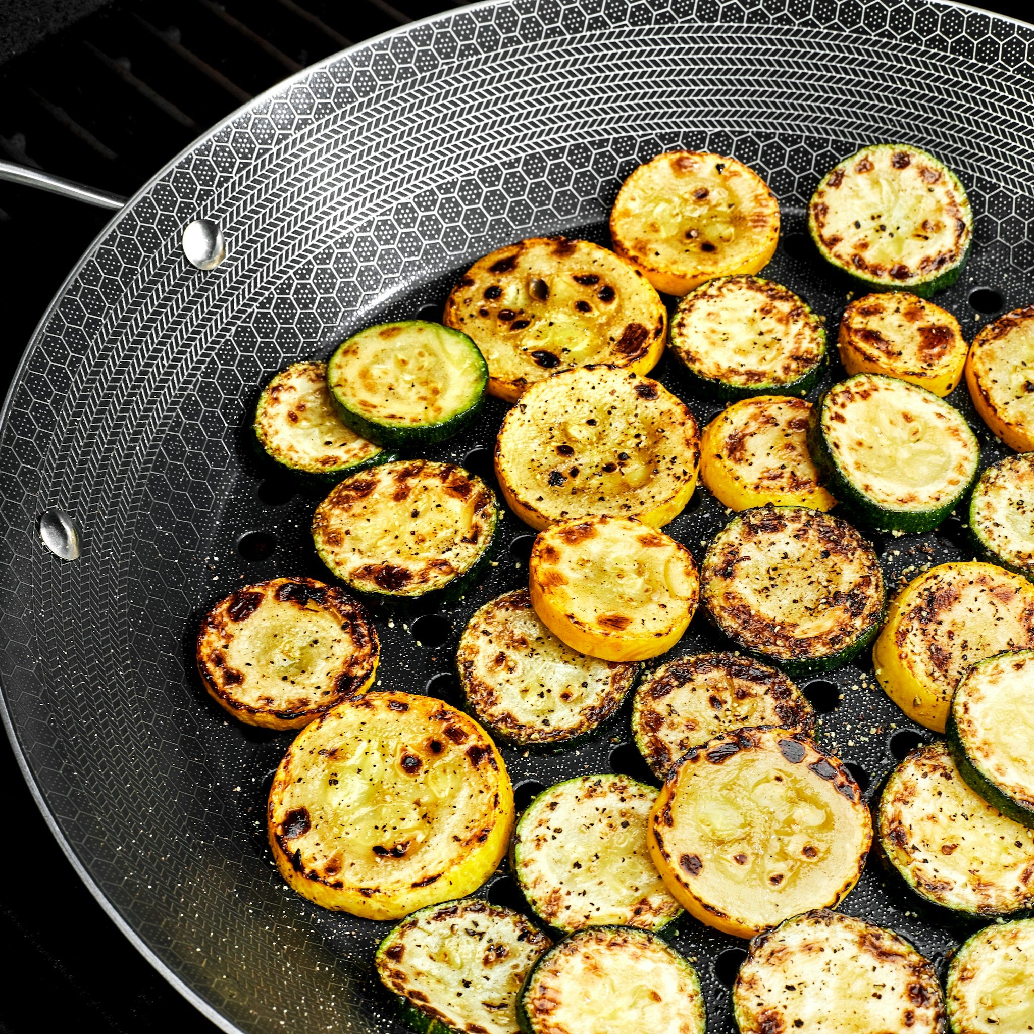 HexClad_HybridBBQGrillPan_CWBQ12-C_WarmGrilledZucchiniFeta_BasilSalad_041924_KF_01