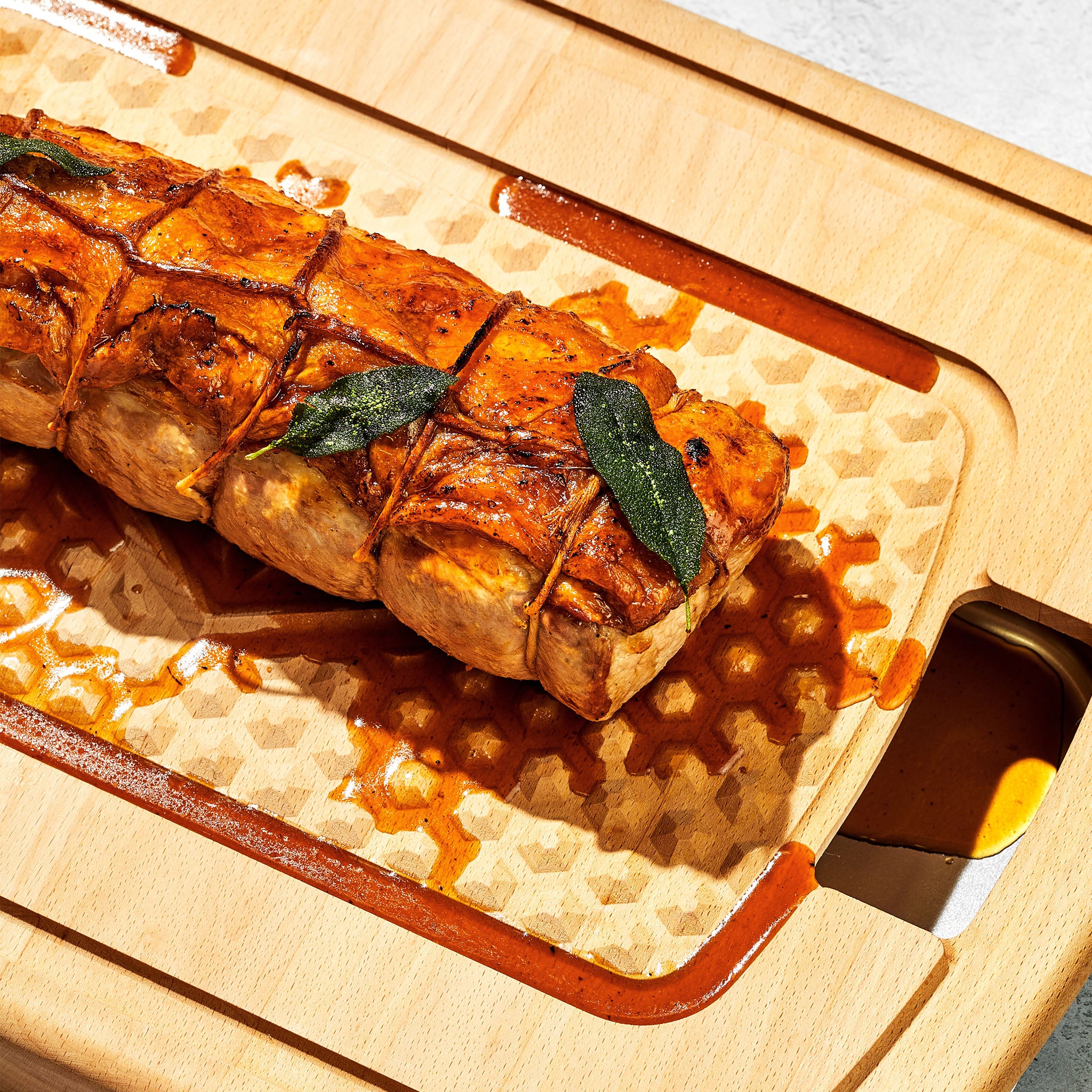 HexClad_HybridCuttingBoard_PorkRoast_05-29-24_KF_02_b1ec5483-6278-4f12-a3da-94d14fc8187e
