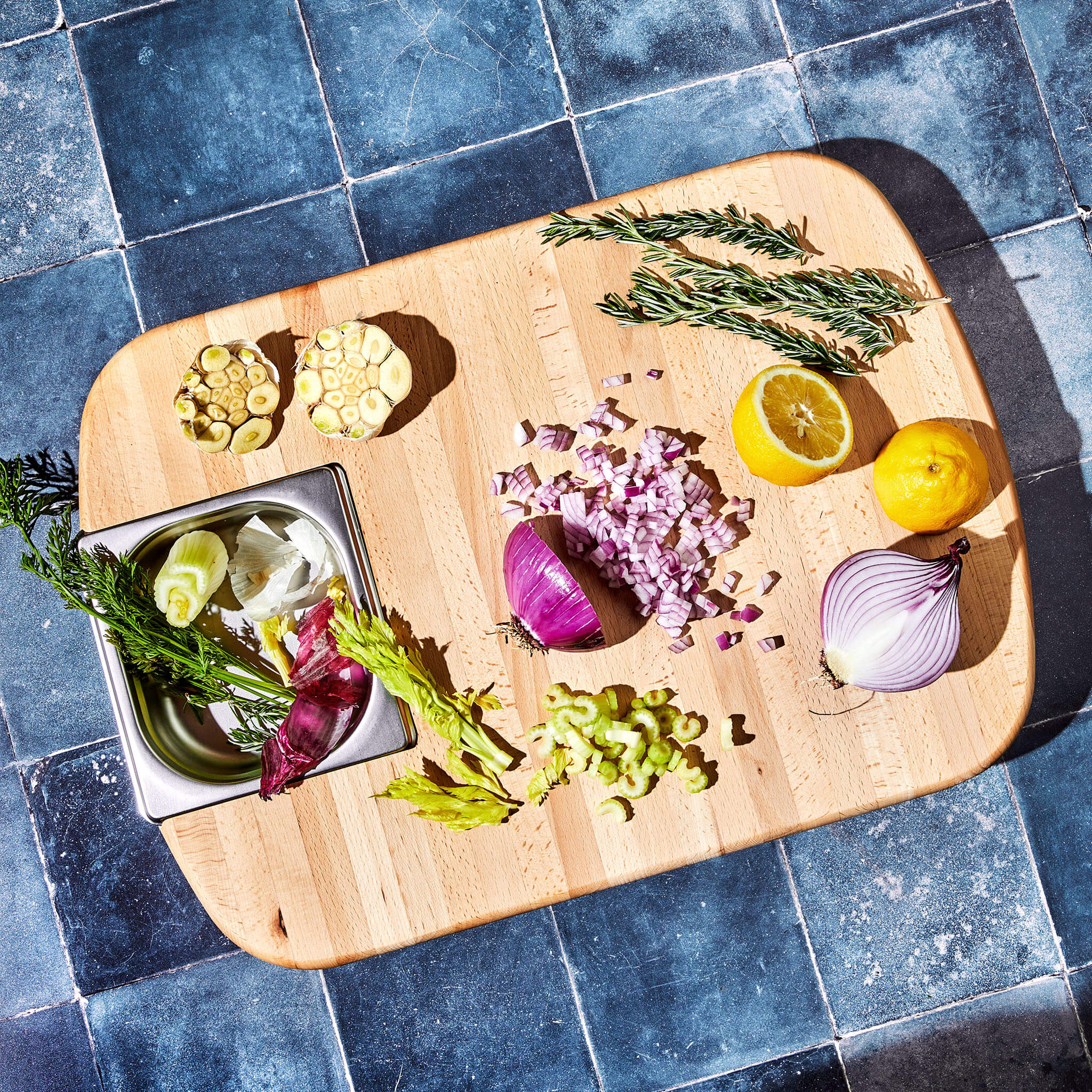 HexClad_HybridCuttingBoard_Veggies_05-29-24_KF_01_Square_6b831be8-c3ea-4809-8de1-d457139d8d5e