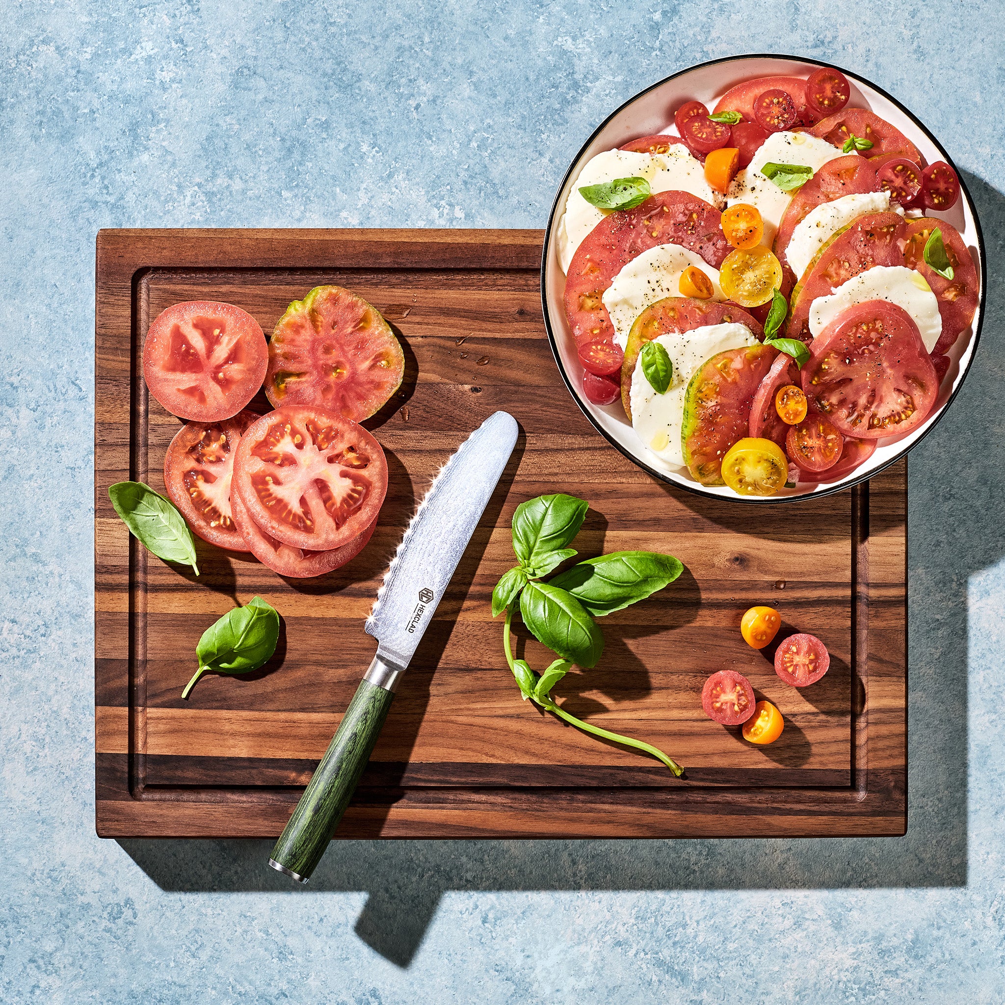 HexClad_MediumWalnutBoardV2_KWWB20-V2_5_BreadKnife_CTBK05-GPW_Caprese_012325_KF_02