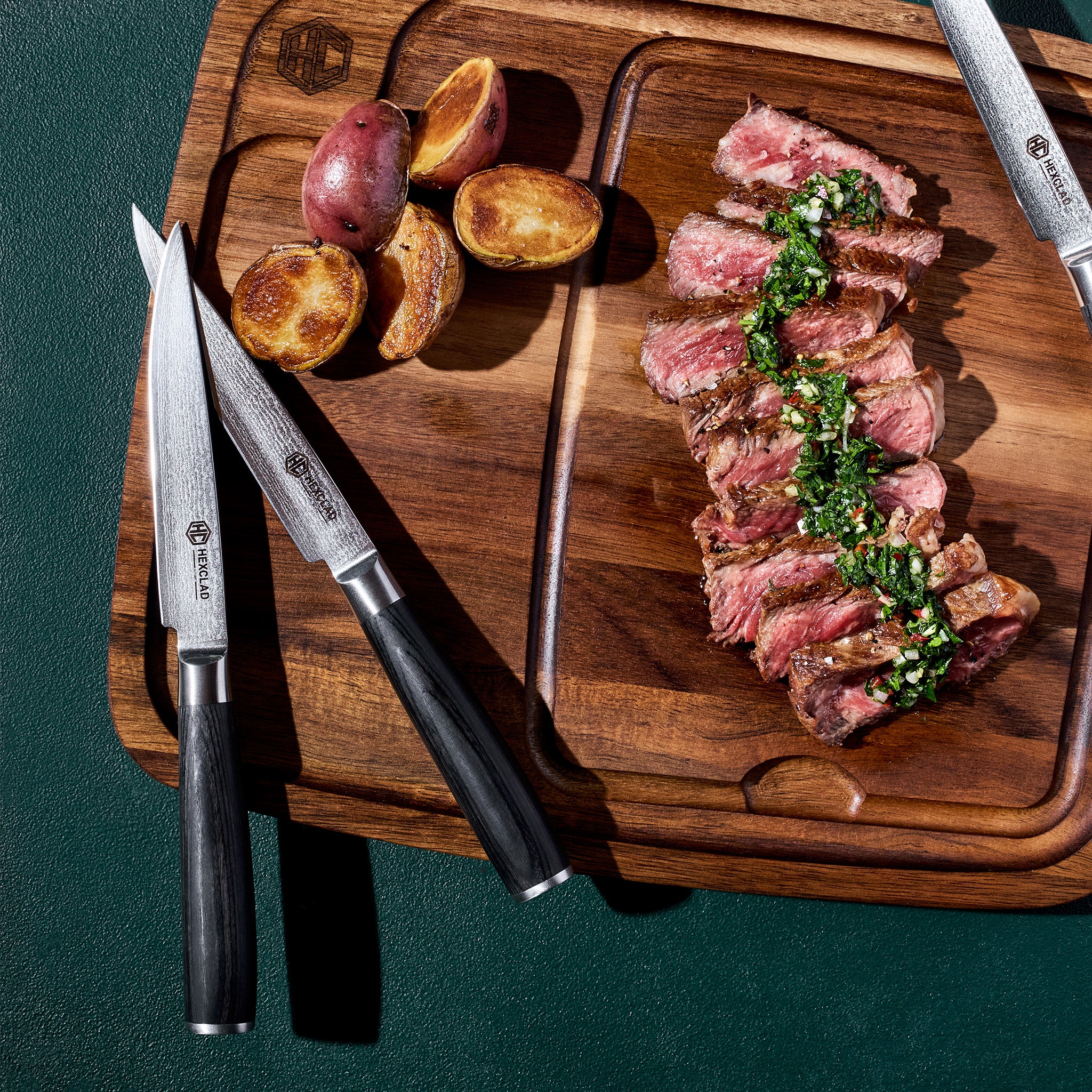 HexClad__V2_4pcDamascusSteelSteakKnifeSetEspresso_CTSTK04-EPW-ST-V2_BisteccaPlate_KWBP04-ST_030526_KF_03