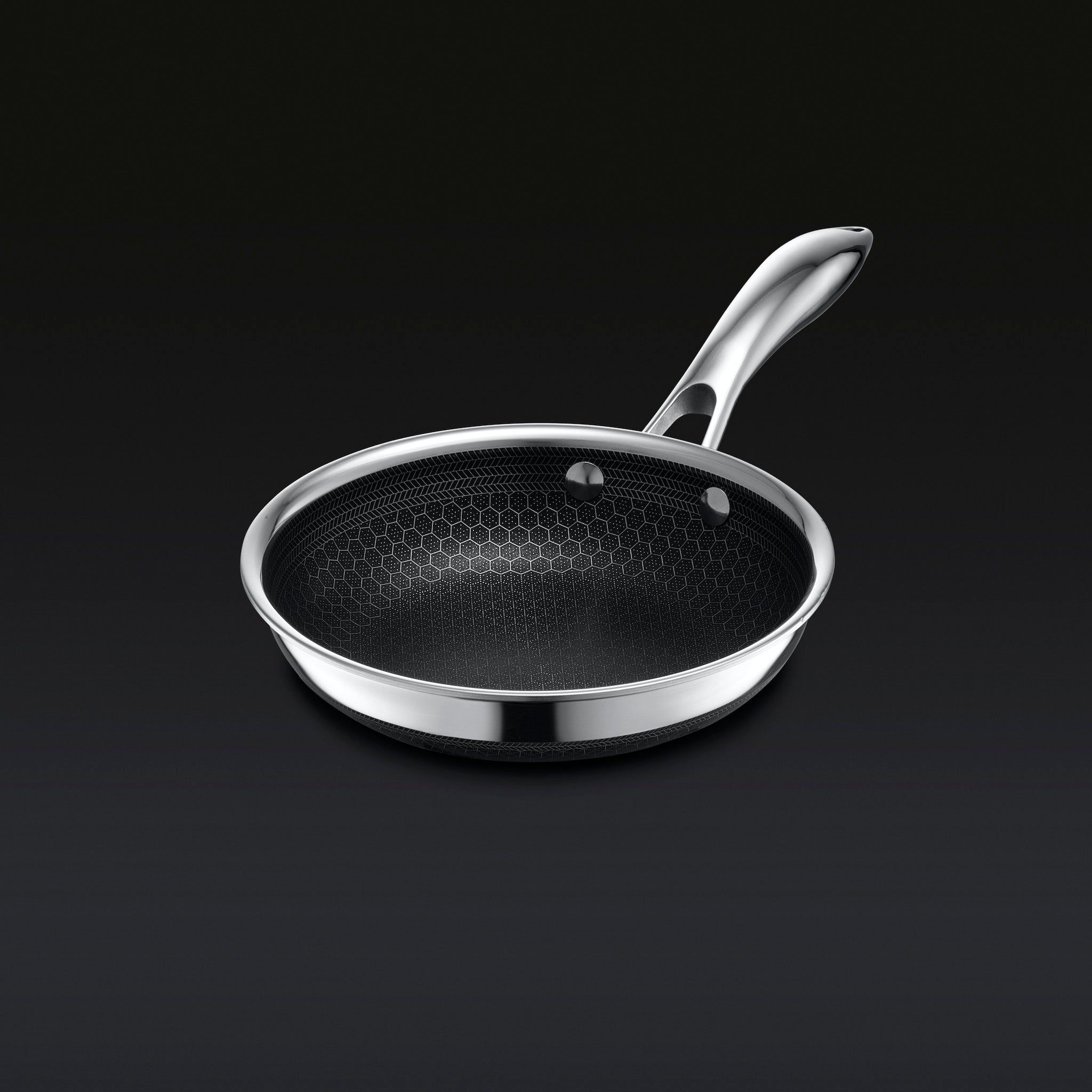 Hexclad_7inchPan_Angle_BLACK