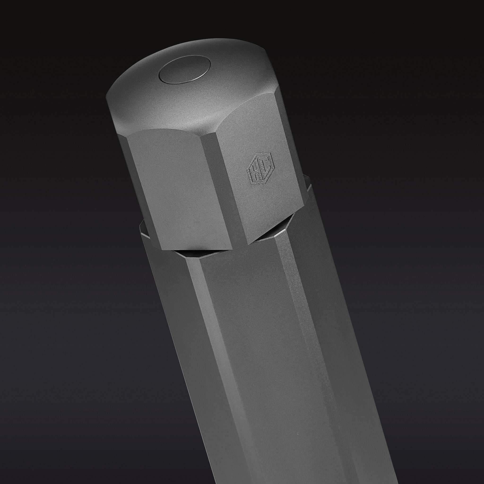 Hexclad_SaltGrinder_Detail1_BLACK